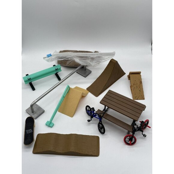 LOT of Tech Deck Fingerboard Cult Finger Bikes Tools Parts Ramps Sand - Picture 2 of 8